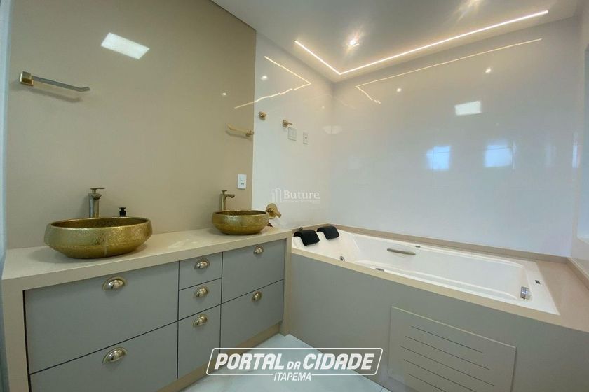 Apartamento &agrave; venda - 182m&sup2; - Meia Praia