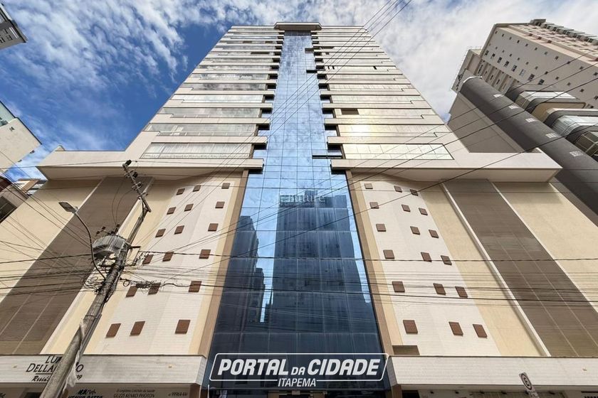 Apartamento &agrave; venda - 198m&sup2; - Meia Praia