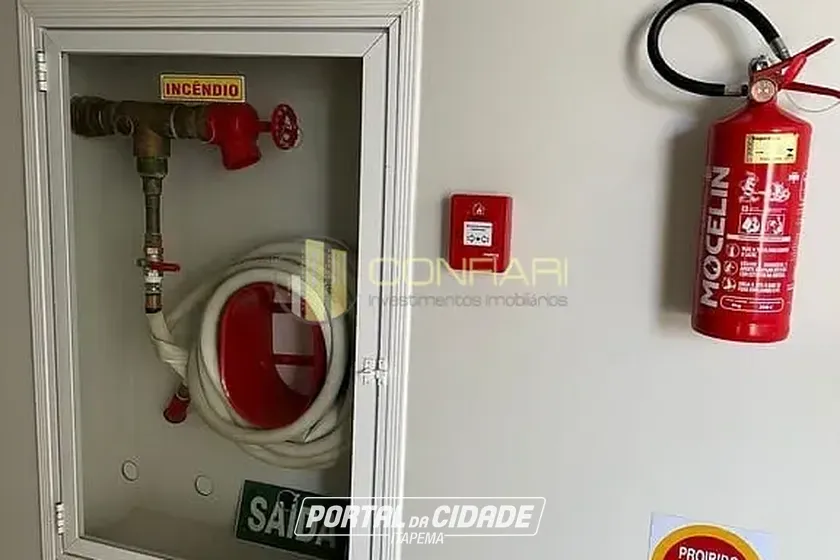 Sala Comercial &agrave; venda - 120m&sup2; - Meia Praia