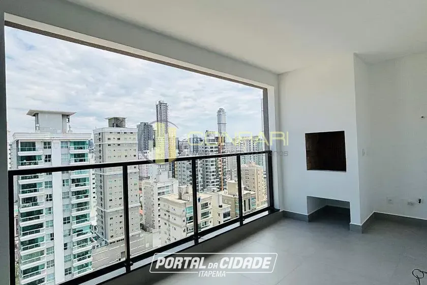 Apartamento &agrave; venda - 116m&sup2; - Meia Praia