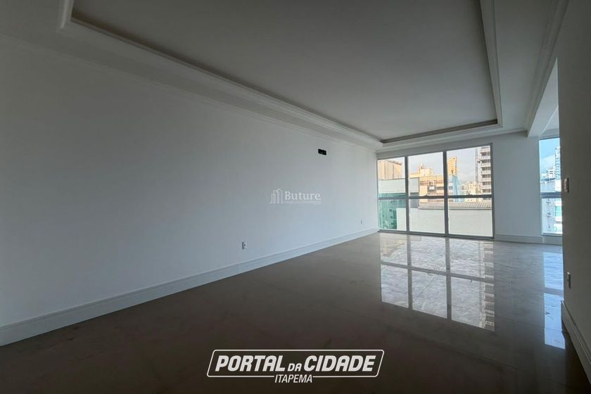 Apartamento &agrave; venda - 125m&sup2; - Meia Praia