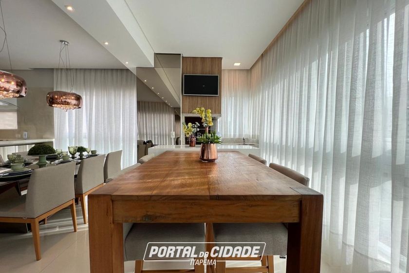 Apartamento &agrave; venda - 153m&sup2; - Meia Praia