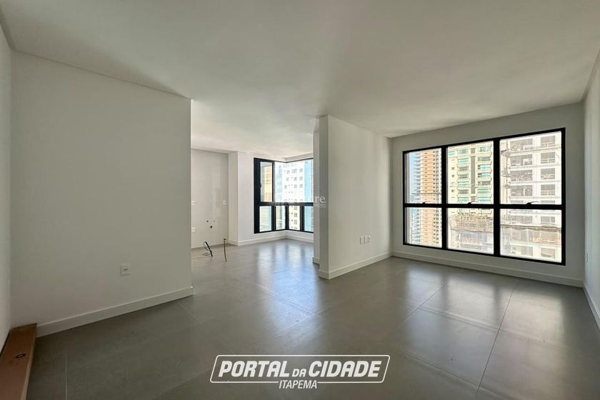 Apartamento &agrave; venda - 130m&sup2; - Meia Praia