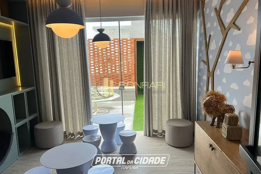 Apartamento &agrave; venda - 128m&sup2; - Meia Praia