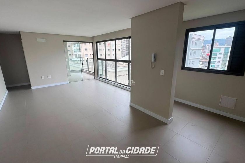 Apartamento &agrave; venda - 110m&sup2; - Meia Praia