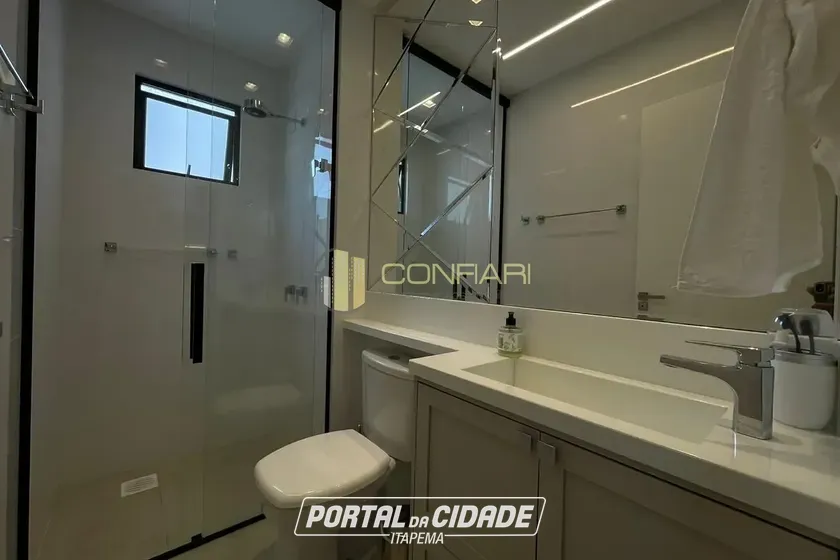 Apartamento &agrave; venda - 136m&sup2; - Meia praia
