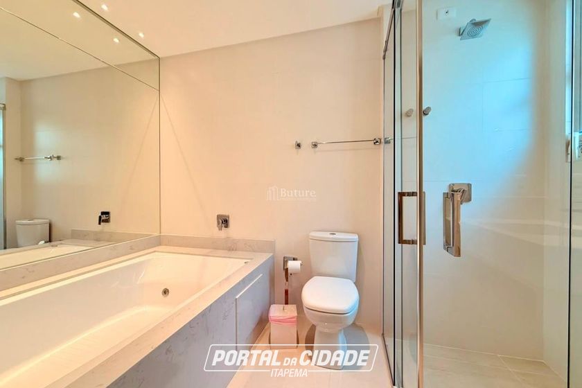Apartamento &agrave; venda - 160m&sup2; - Meia Praia