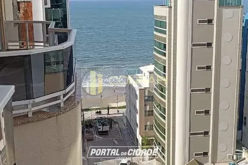 Apartamento &agrave; venda - 135m&sup2; - Meia praia