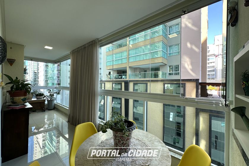 Apartamento &agrave; venda - 122m&sup2; - Meia Praia