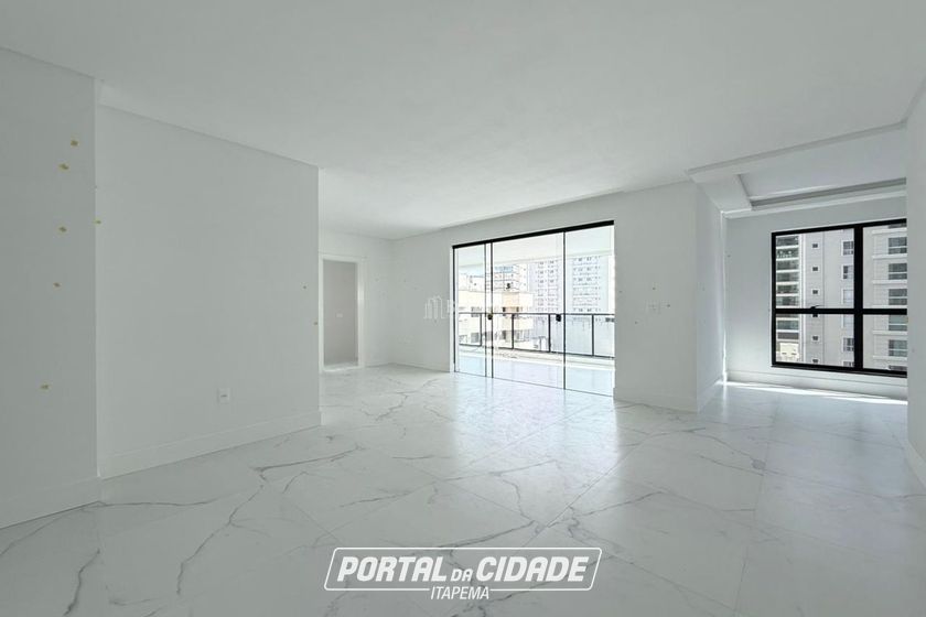 Apartamento &agrave; venda - 160m&sup2; - Meia Praia