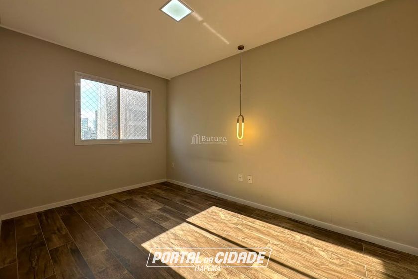 Apartamento &agrave; venda - 125m&sup2; - Meia Praia