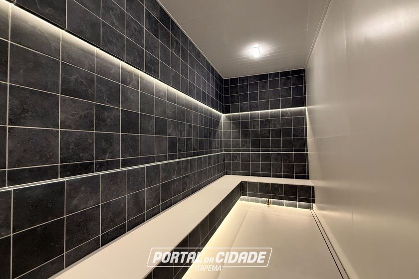 Apartamento &agrave; venda - 136m&sup2; - Meia Praia
