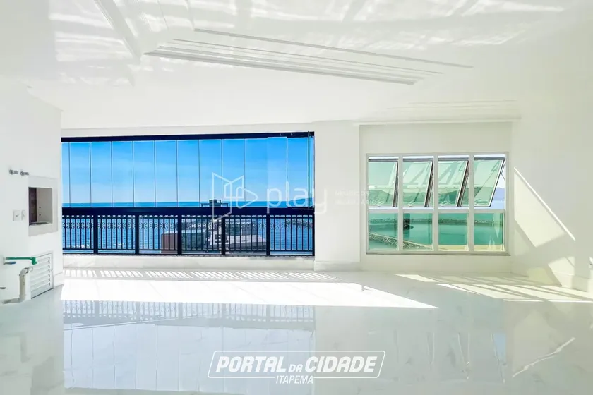 Apartamento &agrave; venda - 140m&sup2; - Meia Praia