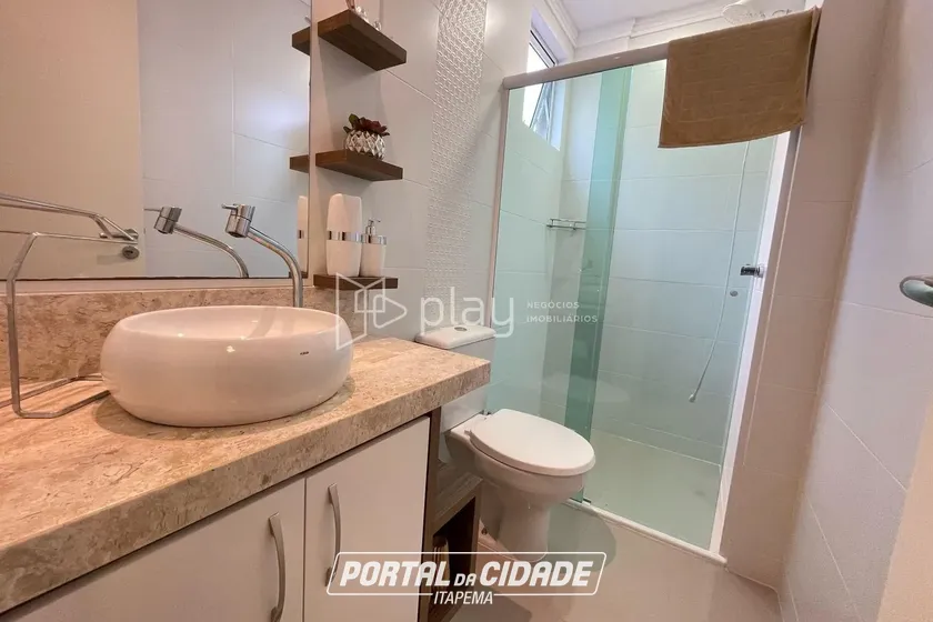 Apartamento &agrave; venda - 130m&sup2; - Meia Praia