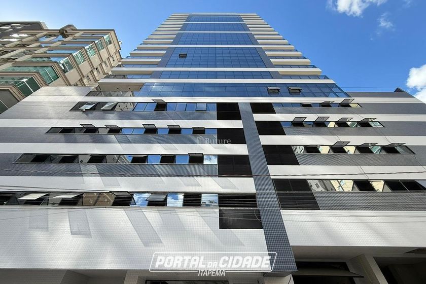 Apartamento &agrave; venda - 140m&sup2; - Meia Praia