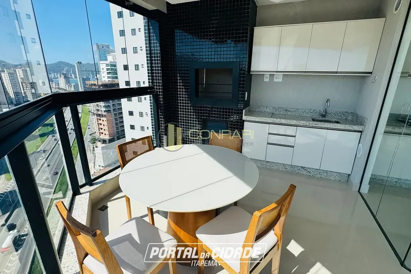 Apartamento &agrave; venda - 139m&sup2; - Meia Praia