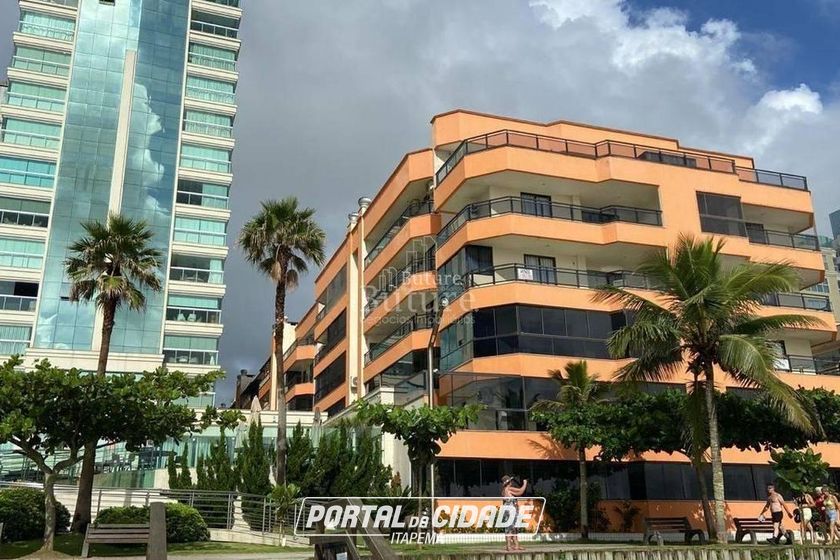 Apartamento &agrave; venda - 254m&sup2; - Meia Praia