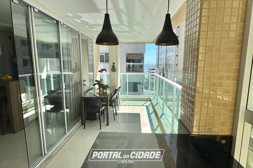 Apartamento &agrave; venda - 118m&sup2; - Meia Praia