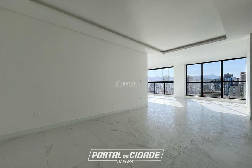 Apartamento &agrave; venda - 153m&sup2; - Meia Praia
