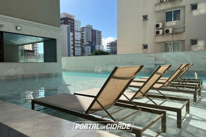 Apartamento &agrave; venda - 132m&sup2; - Meia Praia