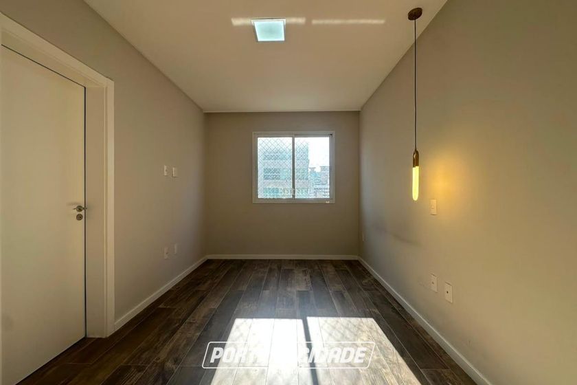 Apartamento &agrave; venda - 125m&sup2; - Meia Praia