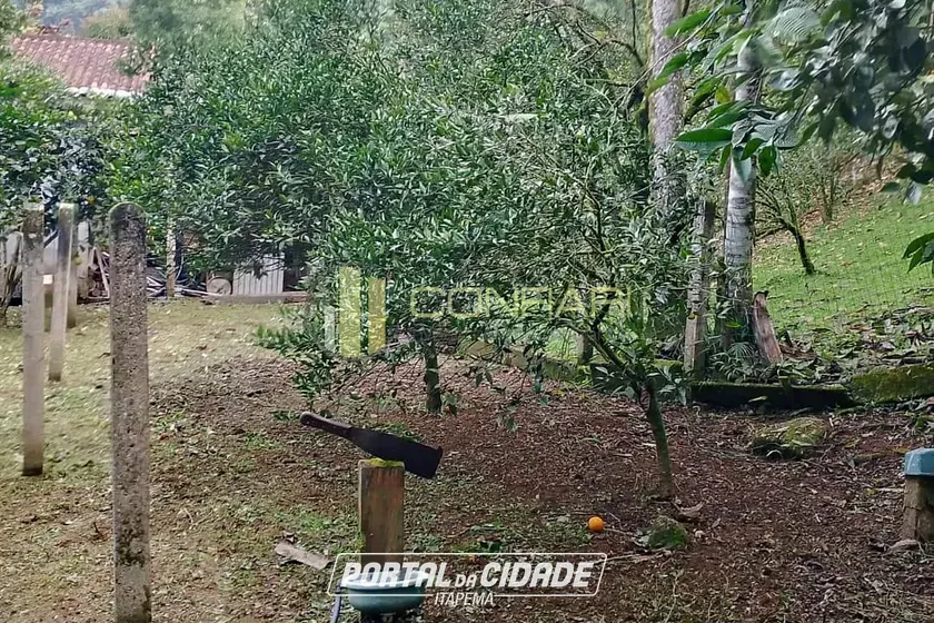 Ch&aacute;cara &agrave; venda - 130m&sup2; - Moura