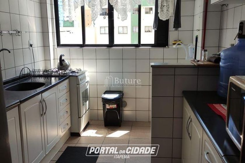 Apartamento &agrave; venda - 95m&sup2; - Meia Praia