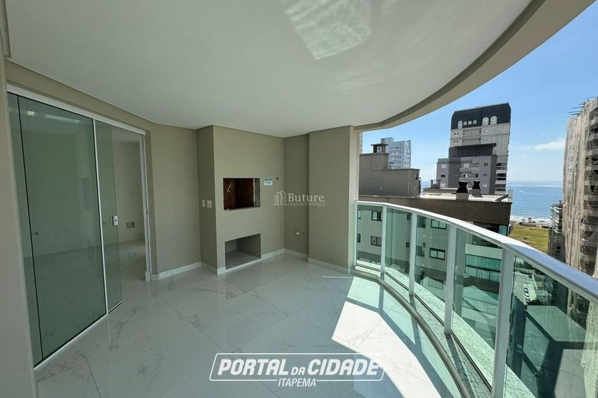 Apartamento &agrave; venda - 130m&sup2; - Meia Praia
