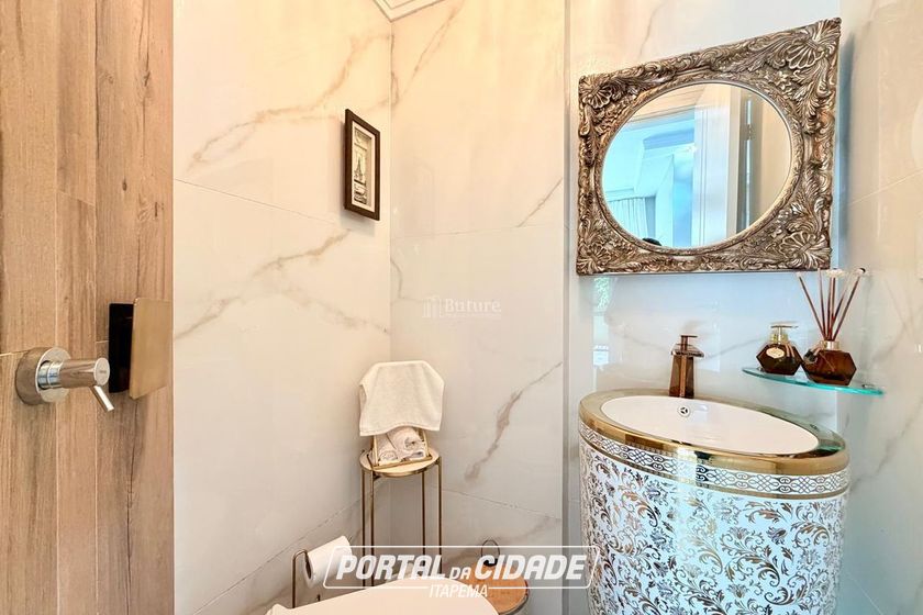 Apartamento &agrave; venda - 176m&sup2; - Meia Praia