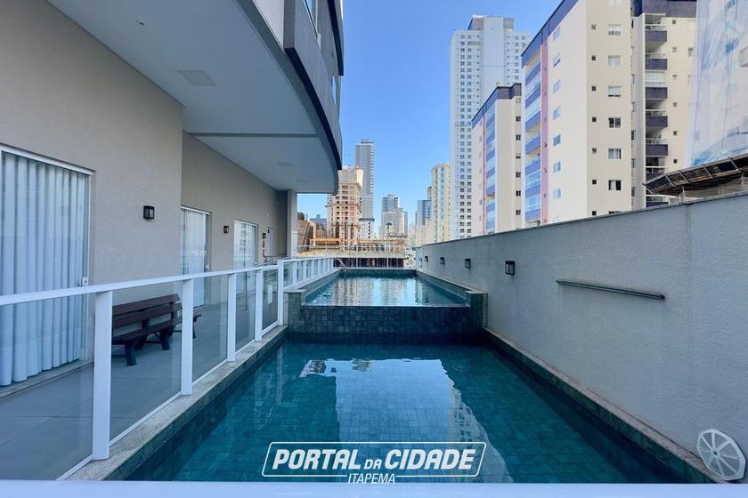 Apartamento &agrave; venda - 158m&sup2; - Meia Praia