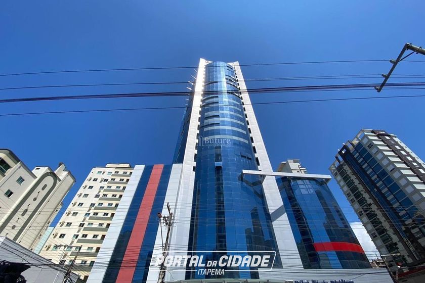 Apartamento &agrave; venda - 229m&sup2; - Meia Praia