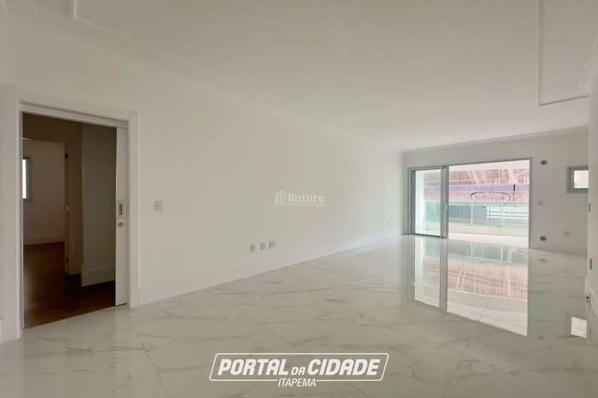 Apartamento &agrave; venda - 157m&sup2; - Meia Praia