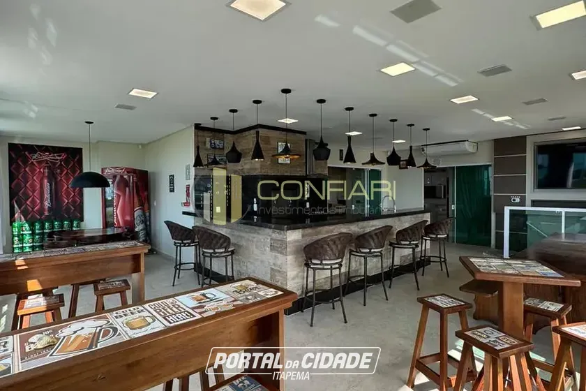 Casa &agrave; venda - 340m&sup2; - Meia Praia