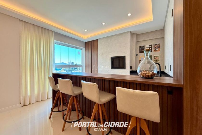 Apartamento &agrave; venda - 180m&sup2; - Meia Praia
