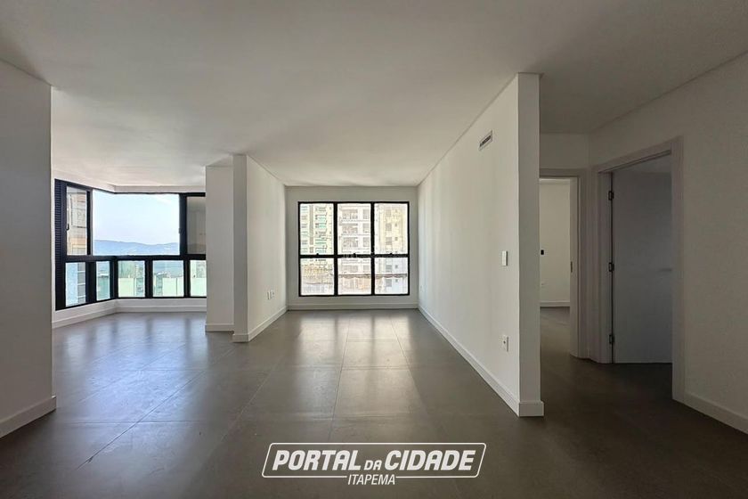 Apartamento &agrave; venda - 130m&sup2; - Meia Praia