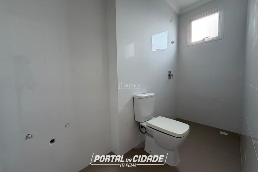 Apartamento &agrave; venda - 125m&sup2; - Meia Praia
