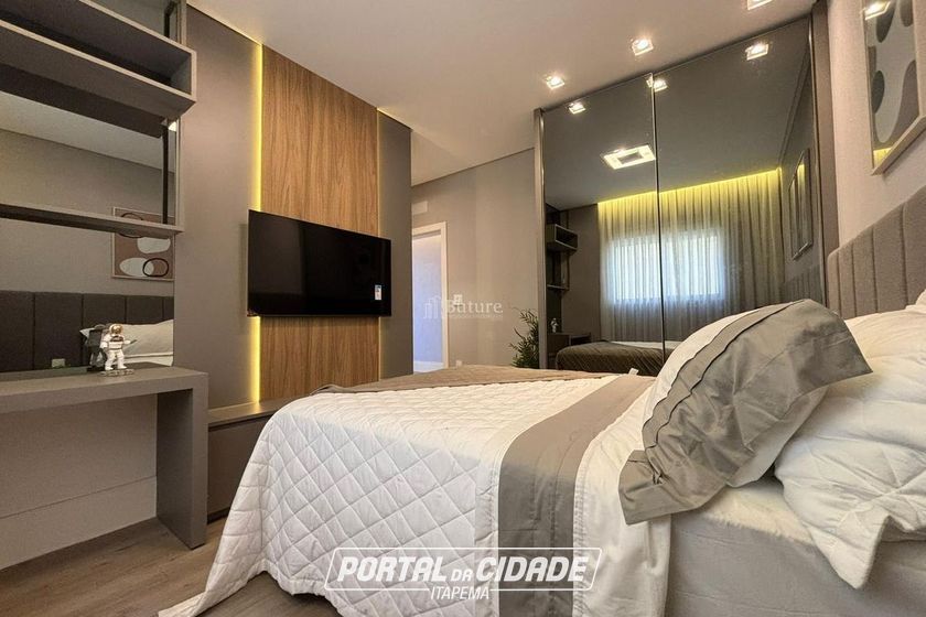 Apartamento &agrave; venda - 140m&sup2; - Meia Praia