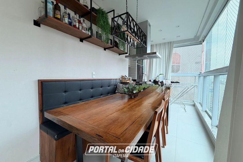 Apartamento &agrave; venda - 141m&sup2; - Meia Praia