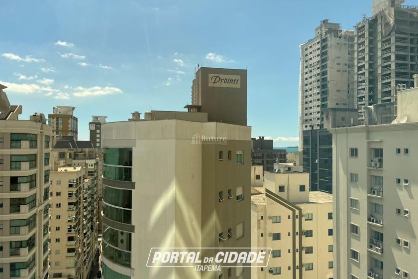 Apartamento &agrave; venda - 137m&sup2; - Meia Praia