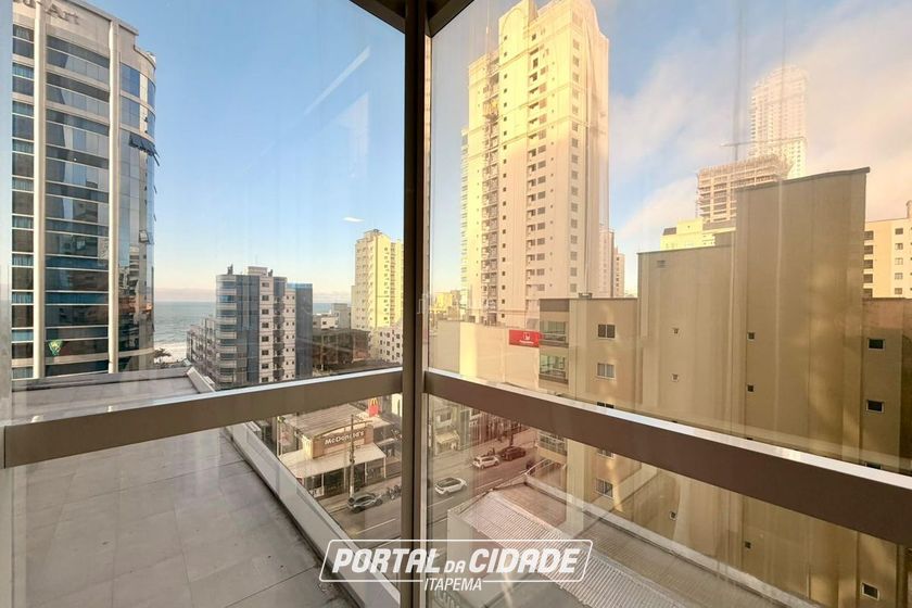 Apartamento &agrave; venda - 220m&sup2; - Meia Praia