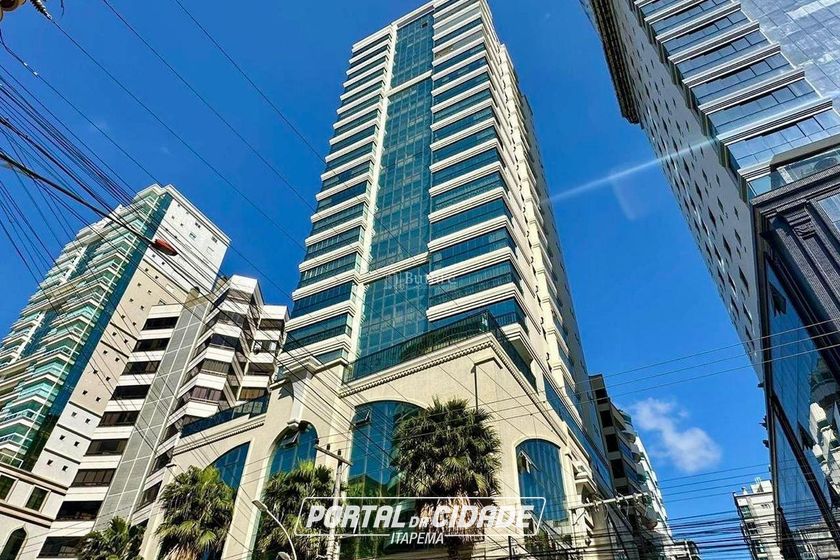 Apartamento &agrave; venda - 187m&sup2; - Meia Praia