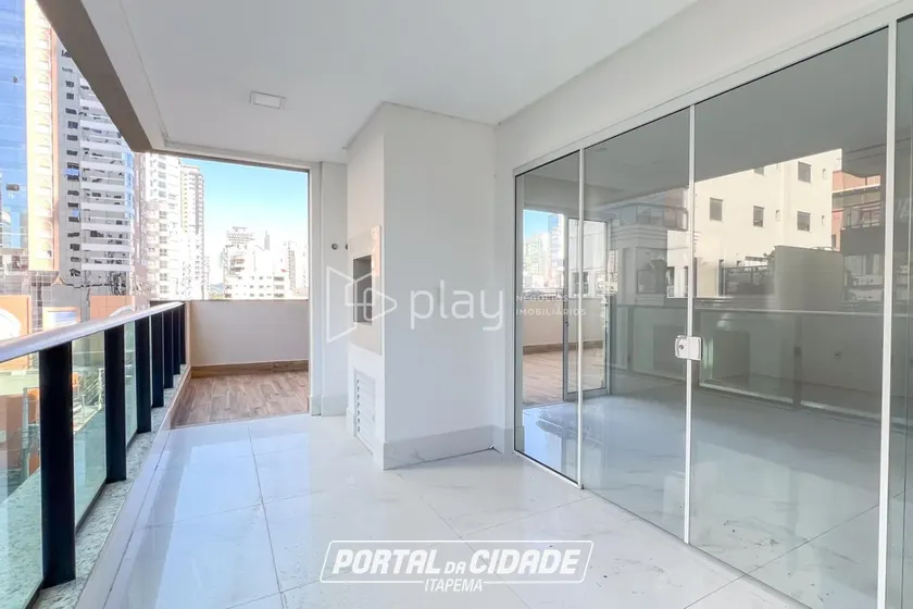 Apartamento &agrave; venda - 233m&sup2; - Meia Praia