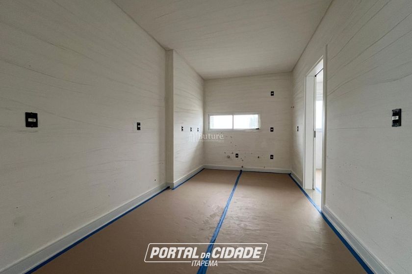 Apartamento &agrave; venda - 180m&sup2; - Meia Praia