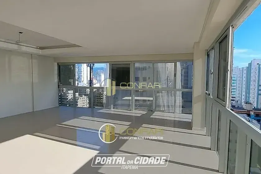 Apartamento &agrave; venda - 225m&sup2; - Meia Praia