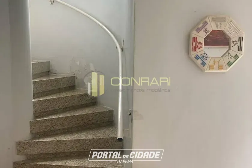 Casa &agrave; venda - 205m&sup2; - Meia Praia