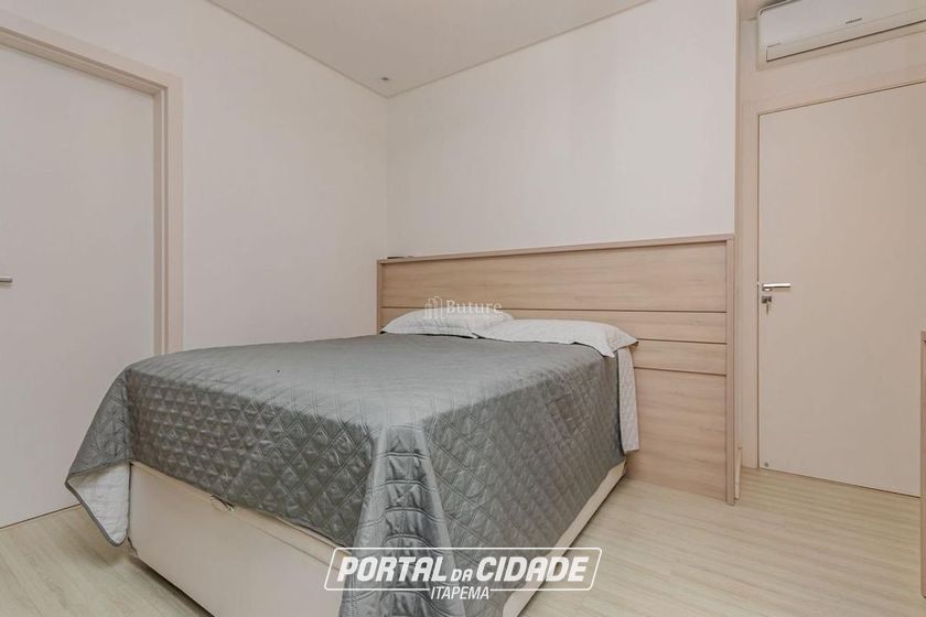 Apartamento &agrave; venda - 135m&sup2; - Meia Praia