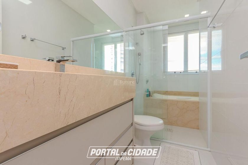 Apartamento &agrave; venda - 135m&sup2; - Meia Praia