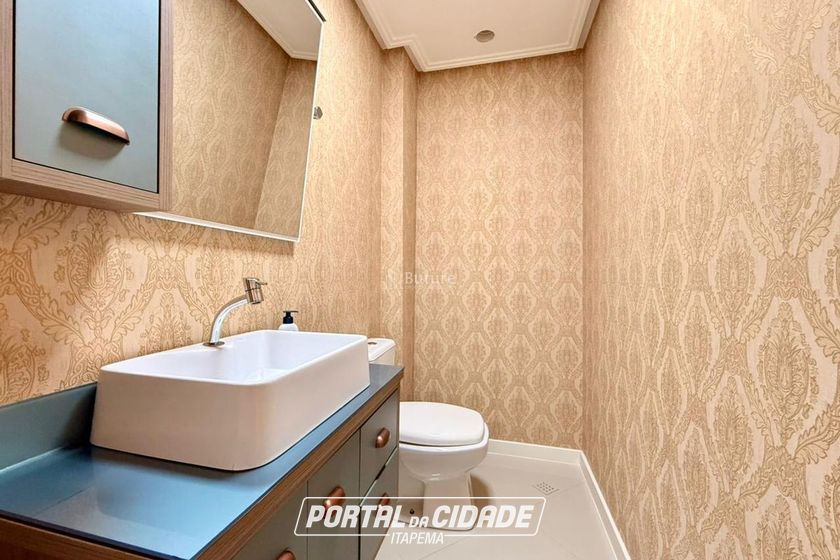 Apartamento &agrave; venda - 120m&sup2; - Meia Praia