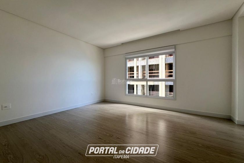Apartamento &agrave; venda - 180m&sup2; - Meia Praia
