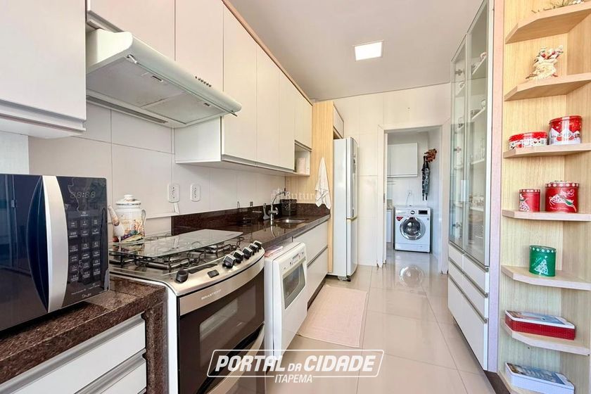 Apartamento &agrave; venda - 145m&sup2; - Meia Praia